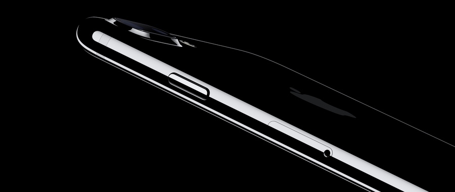 Side view of Apple iPhone 7